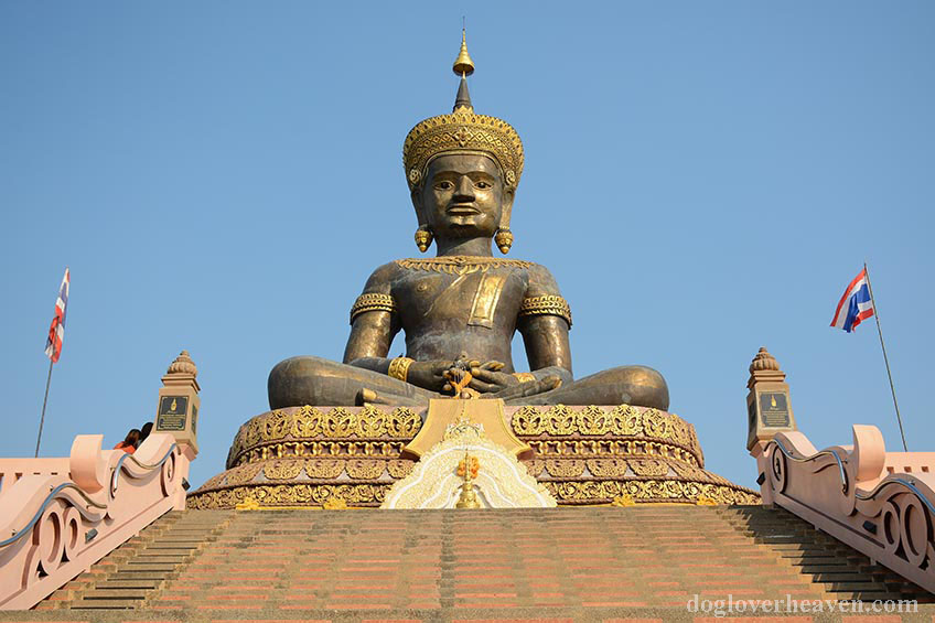 Phra Phuttha Maha Thammaracha ของชาวเพชรบูรณ์ พระพุทธมหาธรรมราชา หรือที่รู้จักกันดีในหมู่ชาวบ้านว่า พระพุทธไสยาสน์