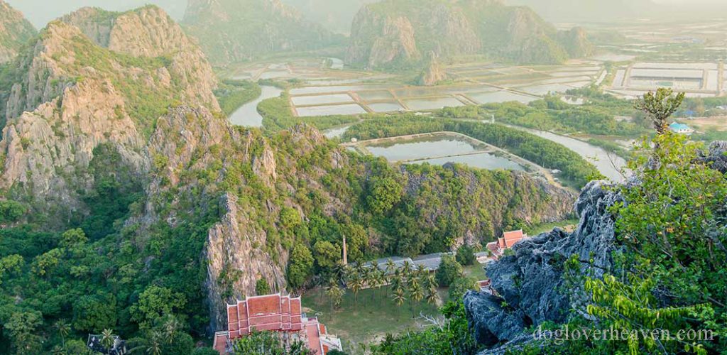 Khao Sam Roi Yot National Park อุทยานแห่งชาติเขาสามร้อยยอด ครอบคลุมพื้นที่ประมาณ 98 ตารางกิโลเมตร อุทยานแห่งชาติเขาสามร้อยยอดตั้งอยู่
