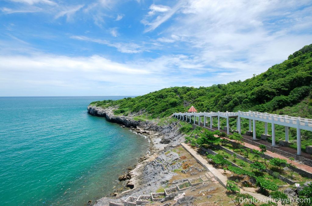KO SI CHANG เกาะสีชังอาจเป็นเกาะที่อยู่ใกล้กรุงเทพฯ ที่สุด แต่ก็ยังไม่มีข้อมูลในแผนการเดินทางของนักท่องเที่ยวส่วนใหญ่ที่มาเยือน