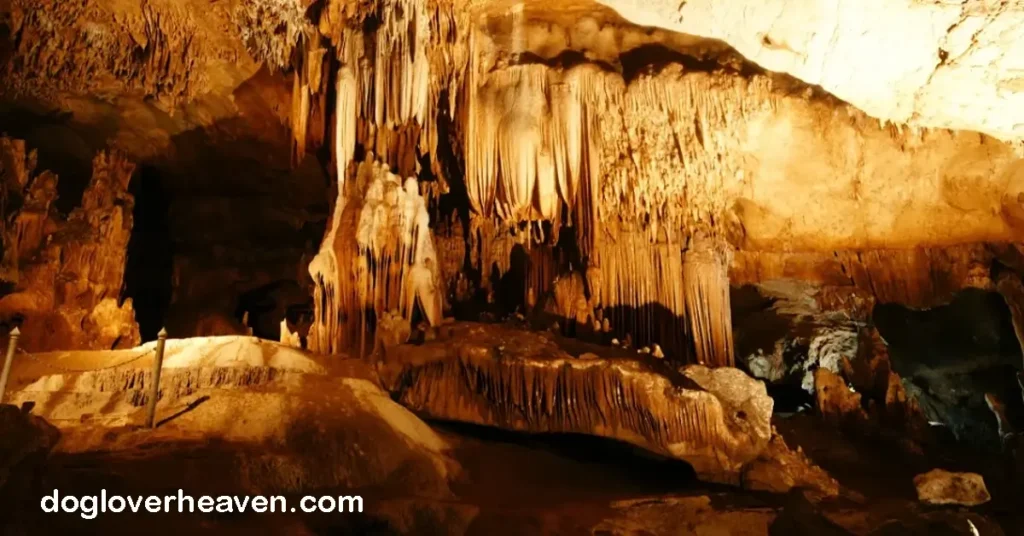 Kaeng Lawa Cave ถ้ำแก่งละว้า ถ้ำที่ใหญ่ที่สุดในจังหวัดกาญจนบุรี มอบประสบการณ์แปลกใหม่ให้กับผู้ที่ชื่นชอบความงามของสิ่งมหัศจรรย์