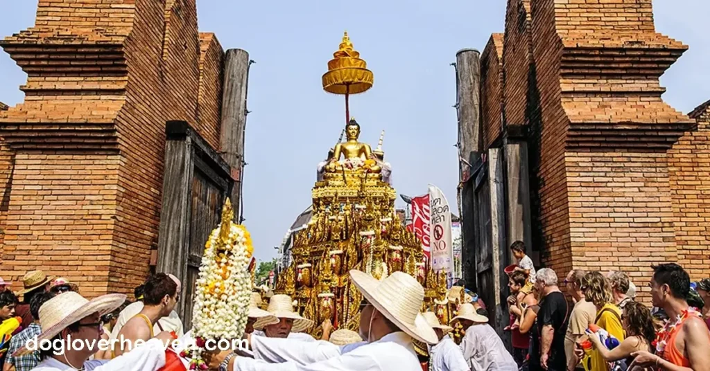 The Songkran Festival in Chiang Mai เทศกาลสงกรานต์ที่เชียงใหม่ สงกรานต์เป็นการเฉลิมฉลองปีใหม่ไทย ตามธรรมเนียม