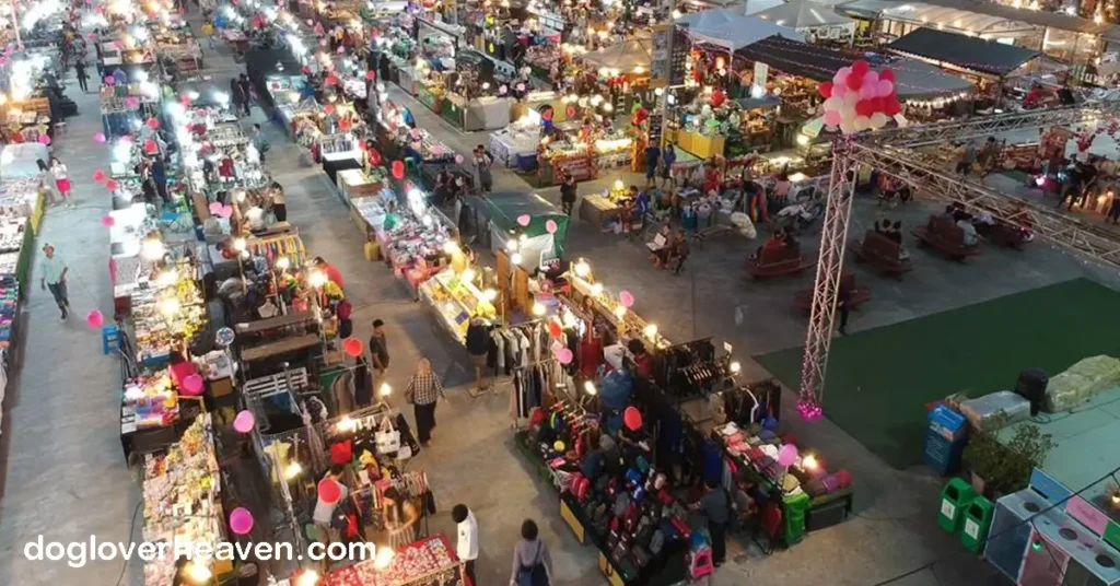 Huamum Night Market ตลาดกลางคืนหัวมุม ซ่อนอยู่ในเมืองที่พลุกพล่านของกรุงเทพฯ ประเทศไทย หนึ่งในตลาดกลางคืนที่ดีที่สุดของเมือง